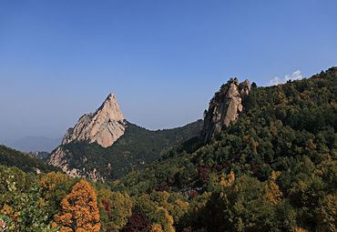 岩神山