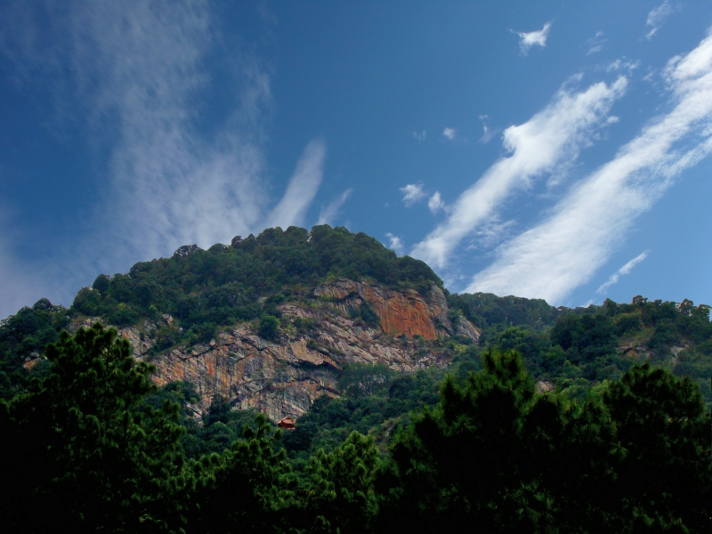 岩神山